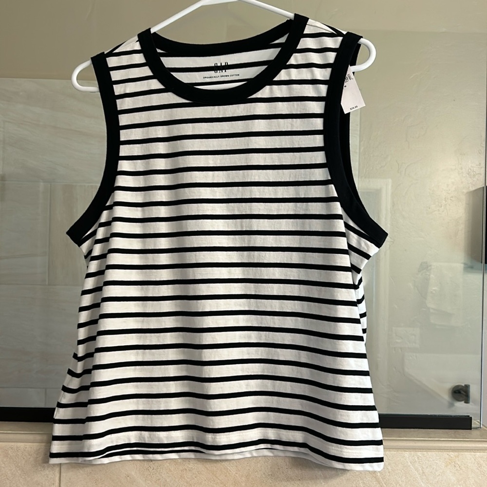 Women’s Gap sleeveless top